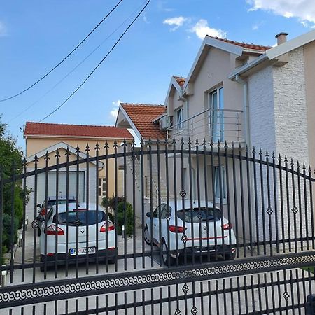 Apartman Tolosi 2 Подгорица Экстерьер фото