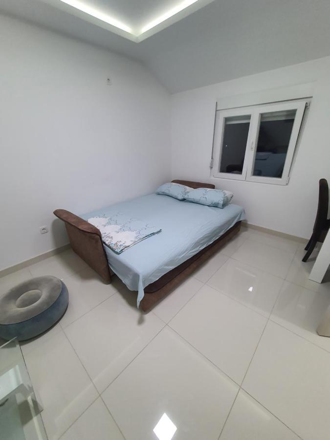 Apartman Tolosi 2 Подгорица Экстерьер фото